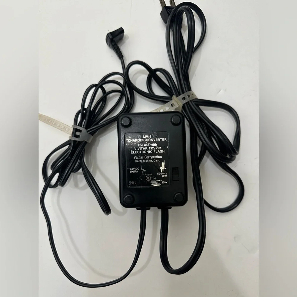 Vintage Vivitar Auto Thyristor 292 Electronic Camera Flash w/ MV-3 Charger Kit